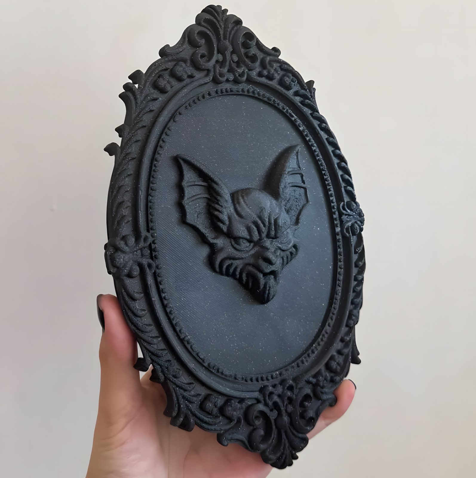 Oval Vampire Frame